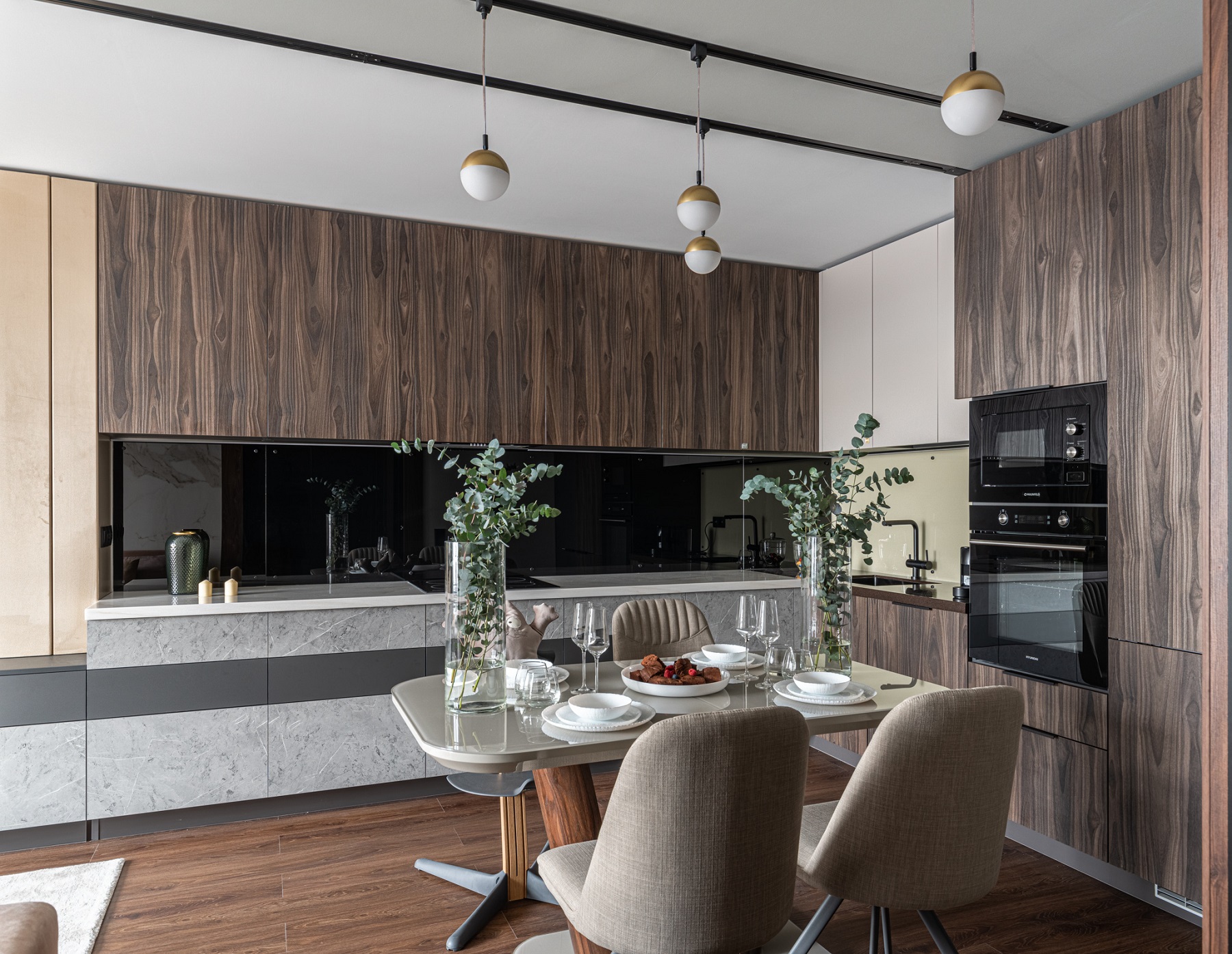 SyPly plywood and Lamarty chipboard in Lugano Walnut and Gray Stone decors in the Housing Problem TV project on the NTV channel. Living room in chocolate.