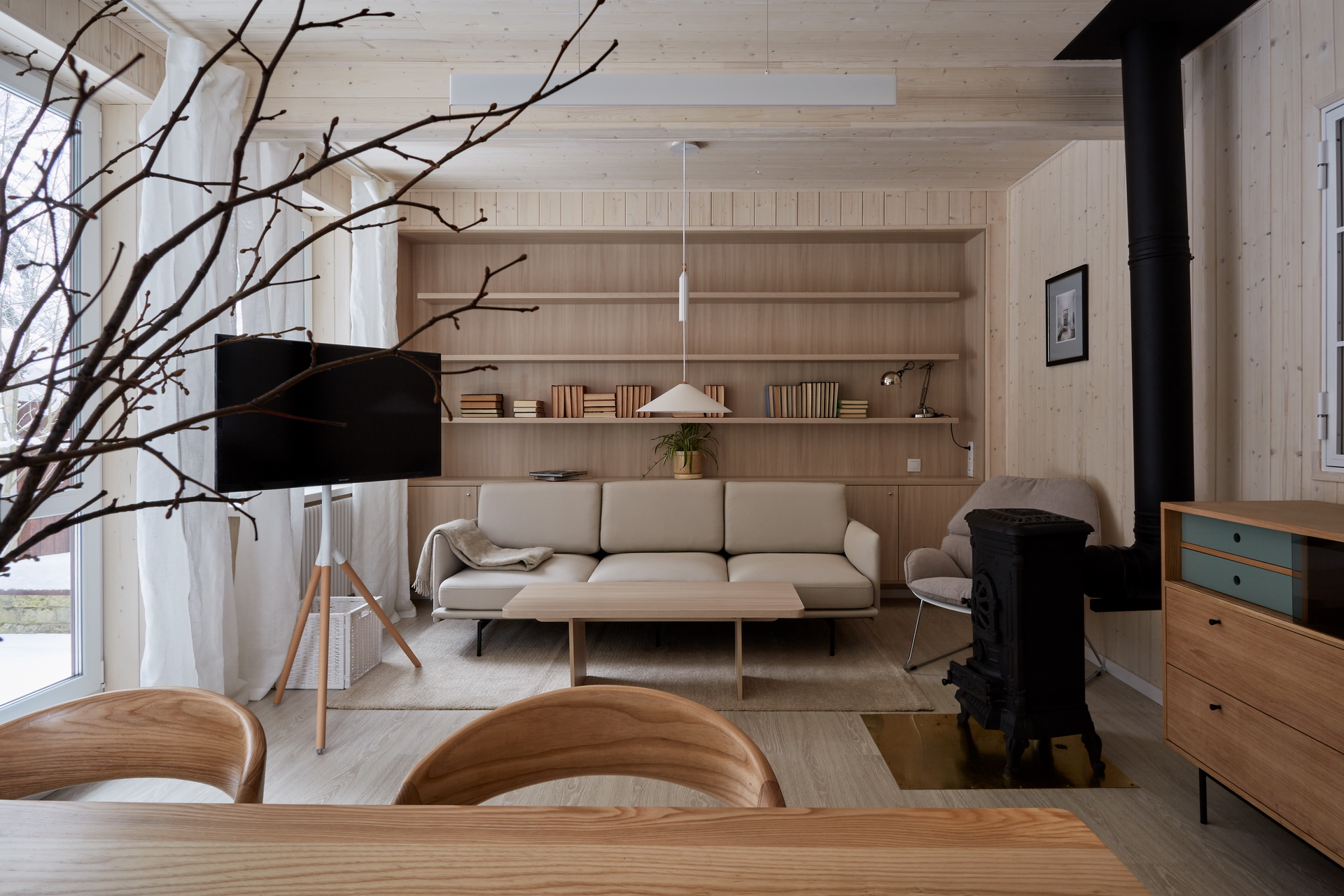 LAMARTY in the decor "Ash" in the project "Dachny otvet" on the NTV channel. Warm Scandinavia with a kitchen outside the window.