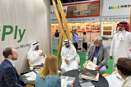Фотография ООО «Сыктывкарский фанерный завод» и Belani Trading на Saudi Woodshow 2024 | 2