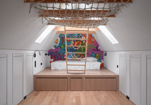 Lamarty chipboard and SyPly plywood in the “Dachny Otvet” project on NTV. Transformable attic in black and white
