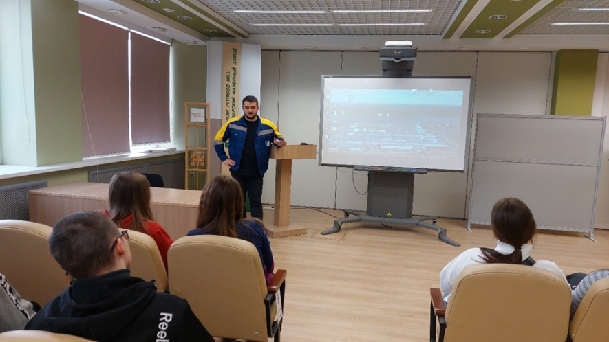 Excursion of SLT students to the Syktyvkar plywood plant