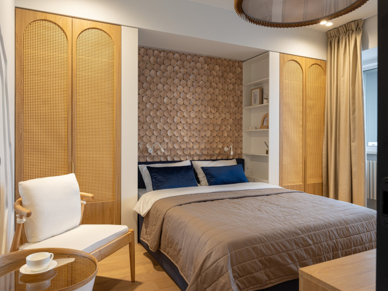 ЛДСП Lamarty и фанера SyPly в мебели проекта «Квартирный вопрос». Спальня в чешуе и горное озеро.