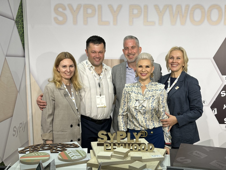Фанера SyPly на выставке Dubai WoodShow в ОАЭ