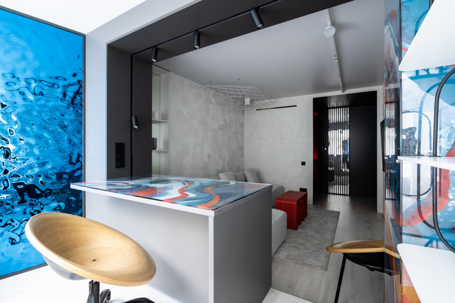 MFC Lamarty in the decor "Chile" in the project "Kvartirny vopros". Airy living room and bedroom in a box